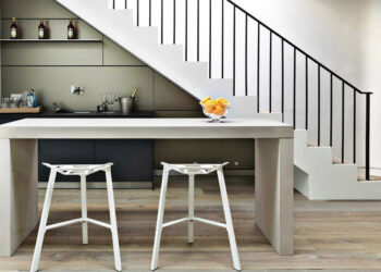 Tủ bếp dưới gầm cầu thanh tưởng khó nhưng lại dễ