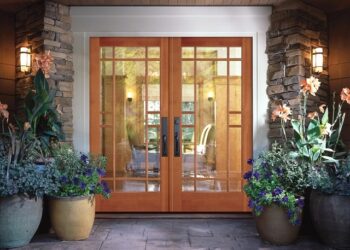 Tất tần tật về cửa kính khung gỗ 2 cánh mà bạn cần biết